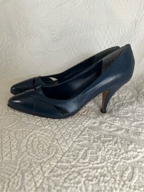 🤎 Vintage Intra Navy Blue Leather Pumps 3 1/4 Inch Heel - Size 6.5